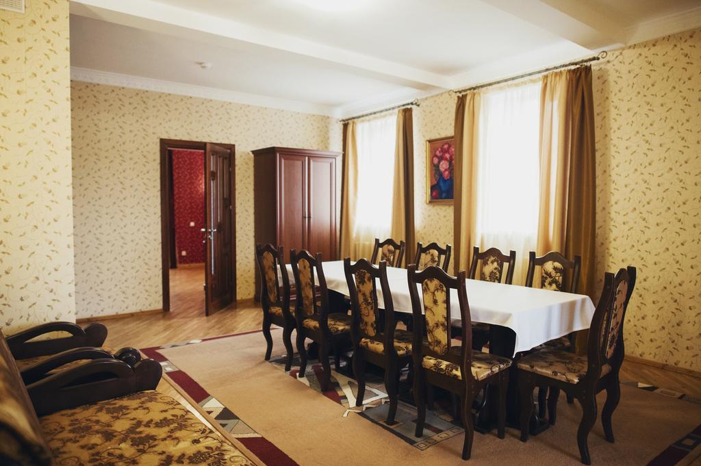 Complex Zolota Pidkova Hotel Zolochiv Room photo