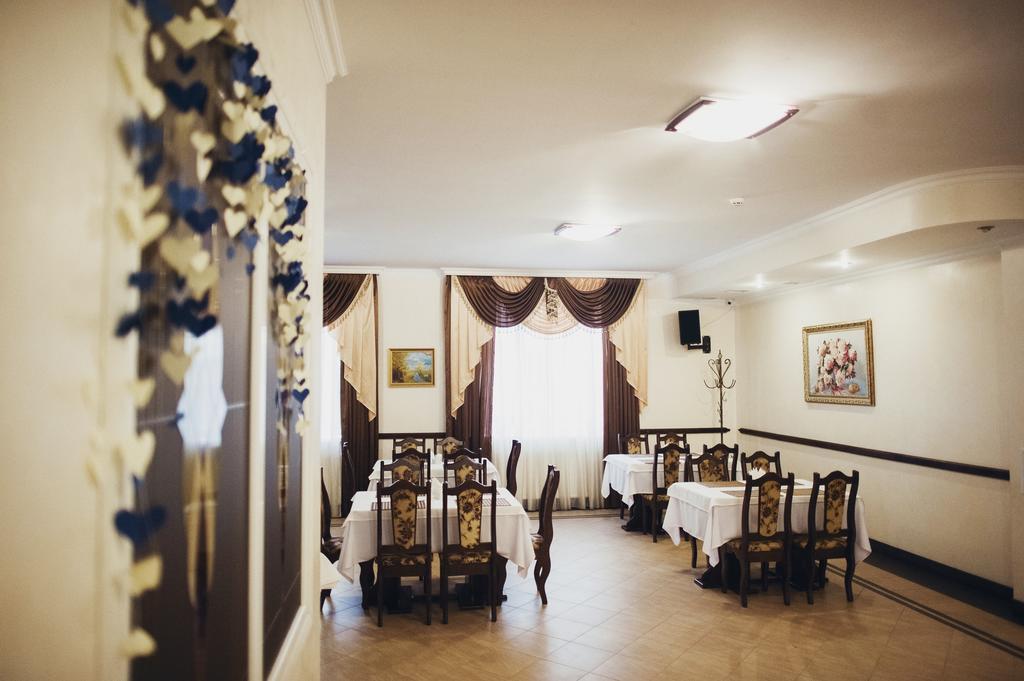 Complex Zolota Pidkova Hotel Zolochiv Exterior photo