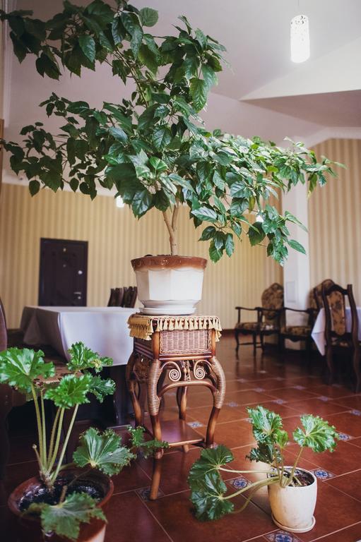 Complex Zolota Pidkova Hotel Zolochiv Exterior photo