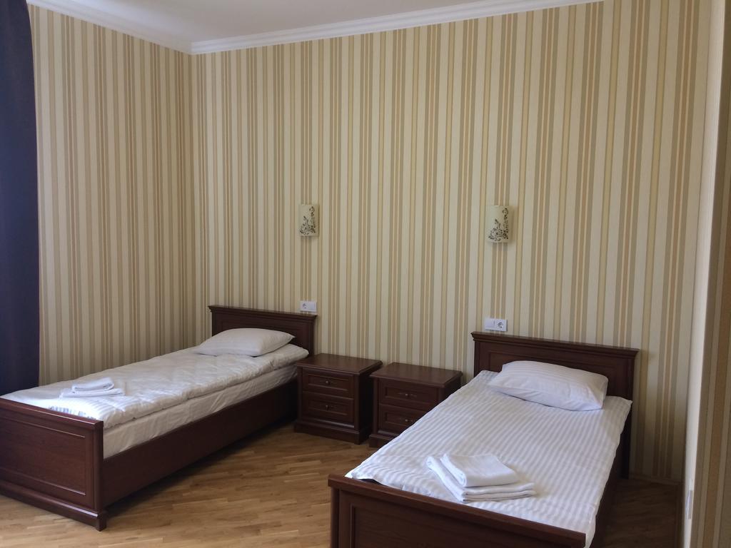 Complex Zolota Pidkova Hotel Zolochiv Exterior photo