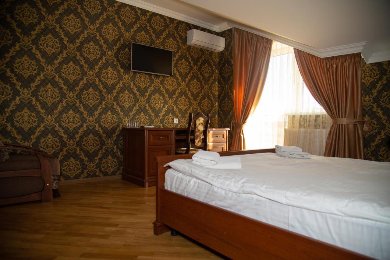 Complex Zolota Pidkova Hotel Zolochiv Exterior photo