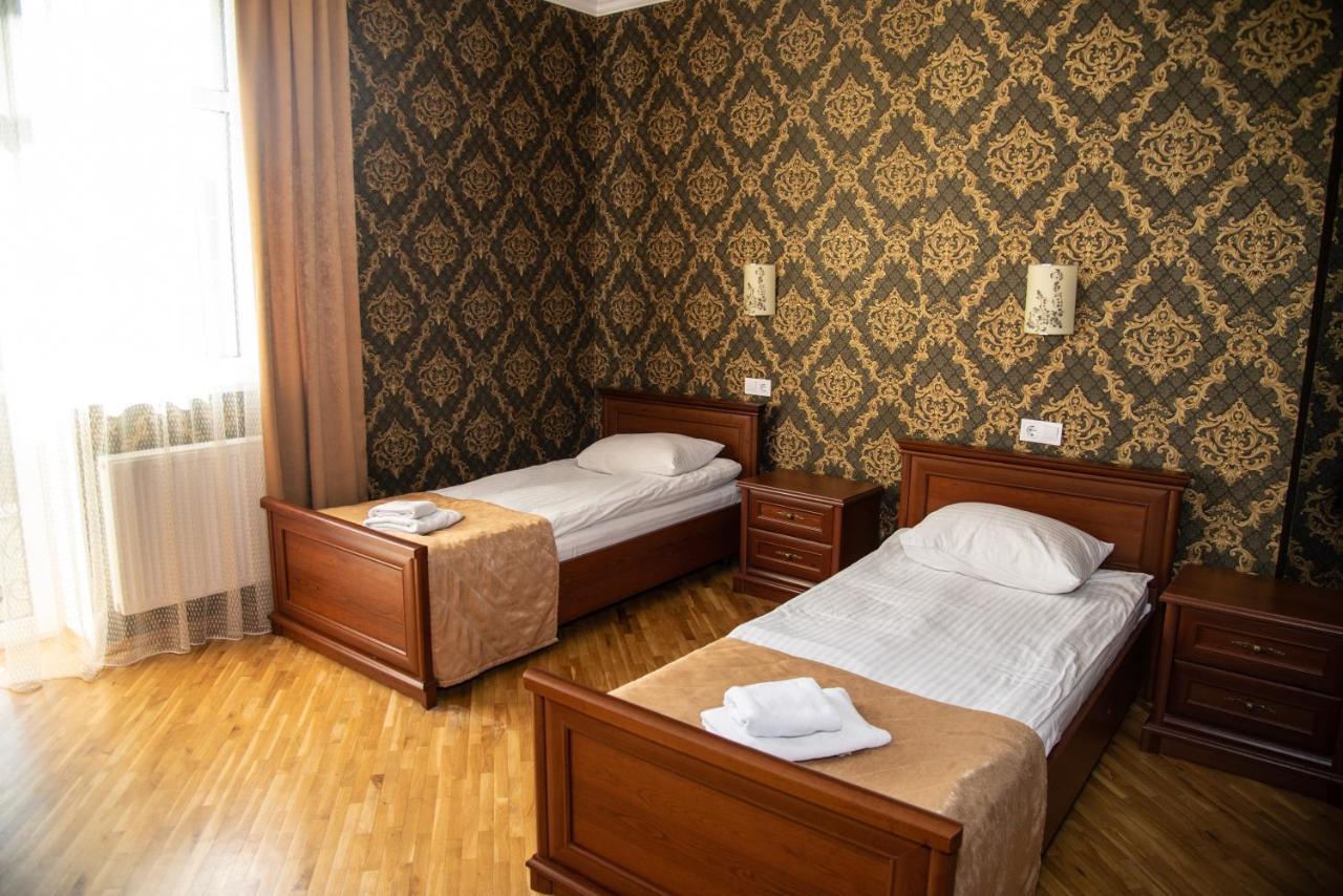 Complex Zolota Pidkova Hotel Zolochiv Exterior photo