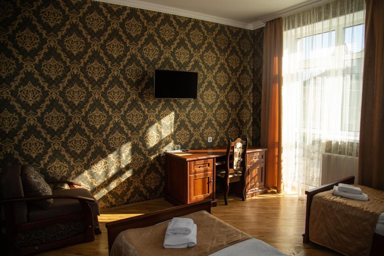 Complex Zolota Pidkova Hotel Zolochiv Exterior photo